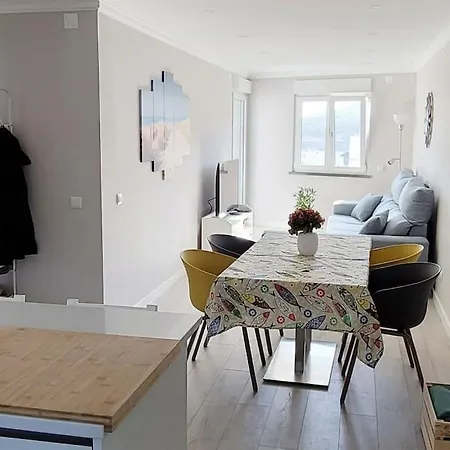 *sea View* New 3 Bedroom With Free Parking Sesimbra