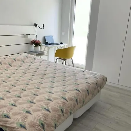 *sea View* New 3 Bedroom With Free Parking Lägenhet *