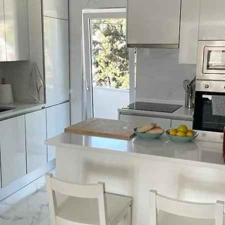 Lägenhet *sea View* New 3 Bedroom With Free Parking